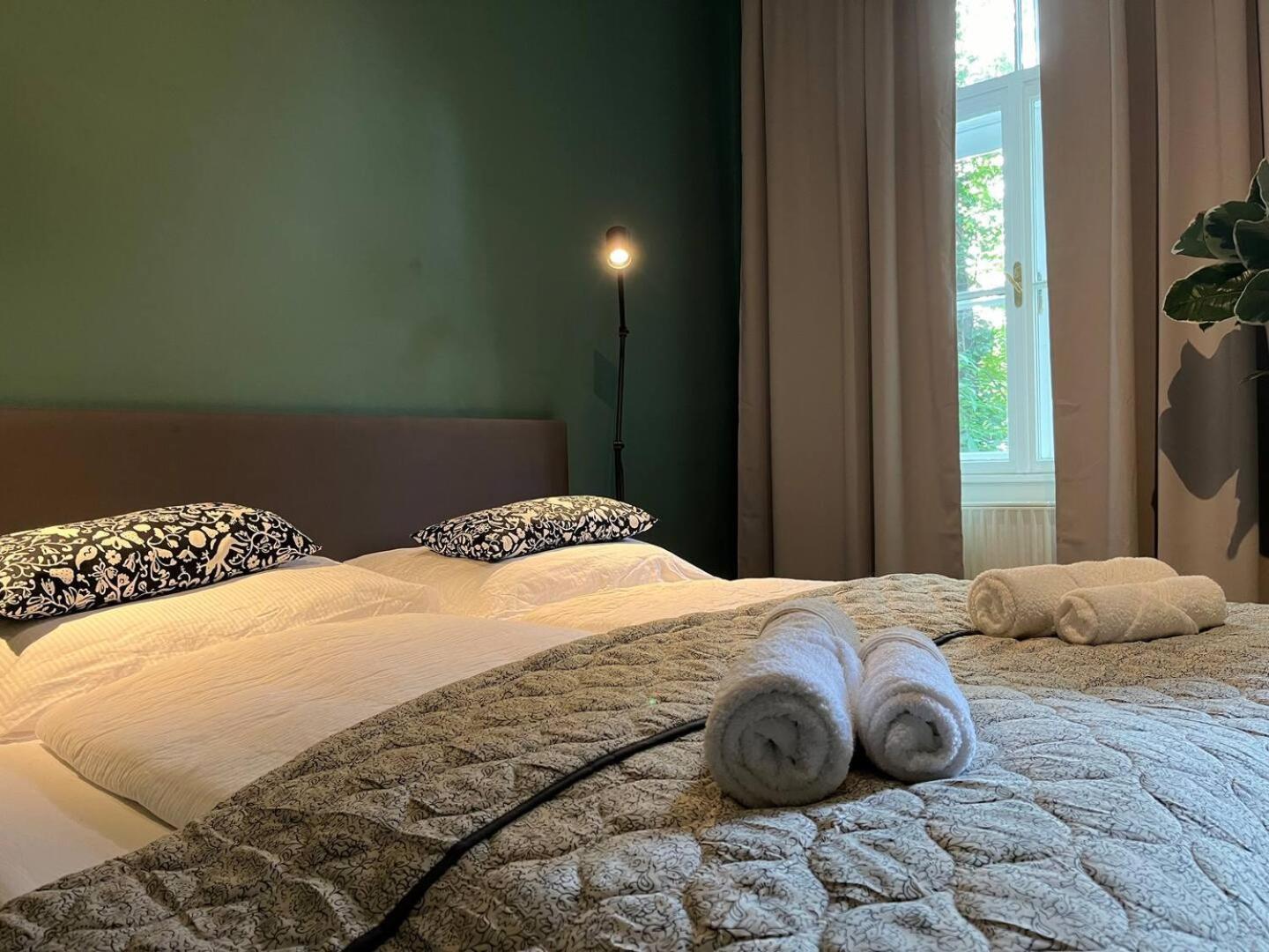 Apartment Grosszuegiger Wiener Altbau Gleich Neben Schoenbrunn *