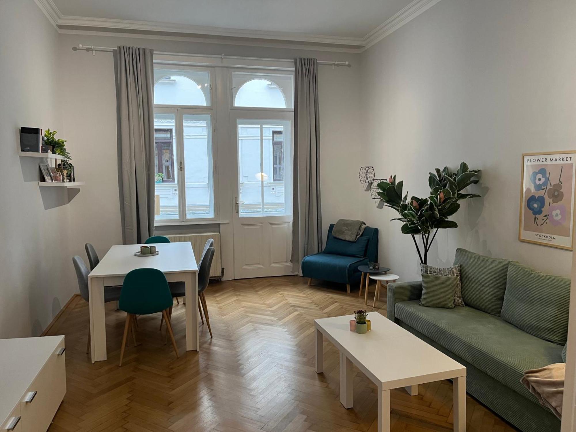 Grosszuegiger Wiener Altbau Gleich Neben Schoenbrunn * Wien